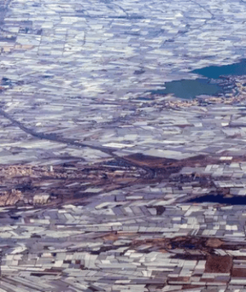 Almería bajo techo blanco: invernaderos visibles desde el espacio