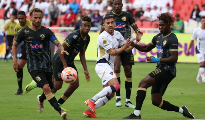 Ramírez al 90+7 salvó a Liga de Quito en Casa Blanca