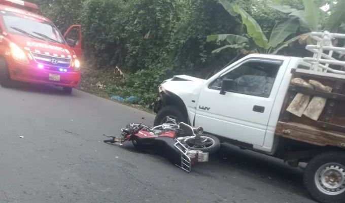Tragedia en El Carmen: motociclista murió en choque contra camioneta
