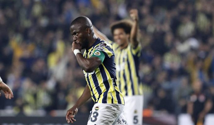 Enner Valencia suma otro gol y se acerca a la Bota de Oro
