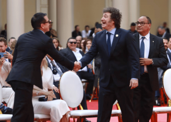 Presidentes de Ecuador y Argentina sostienen reunión privada en la Cas