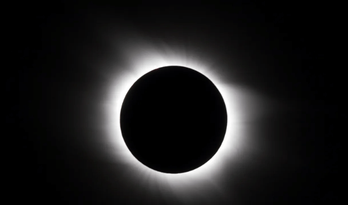 Luna negra de agosto 2025: lo que atrae suerte y lo que trae desgracia