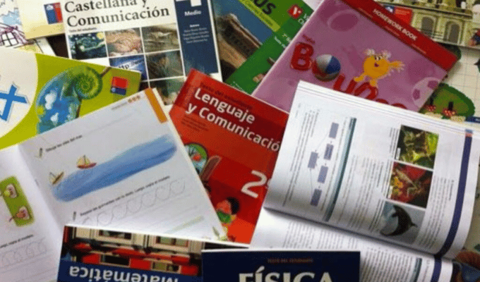 Libros escolares, un dolor de cabeza para los padres en Ecuador