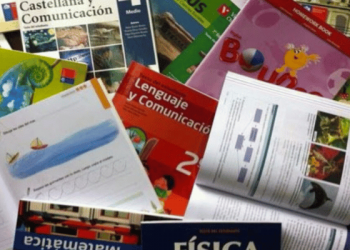 Libros escolares, un dolor de cabeza para los padres en Ecuador