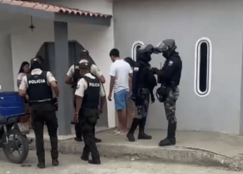 Balacera en Manta deja dos heridos en plena calle