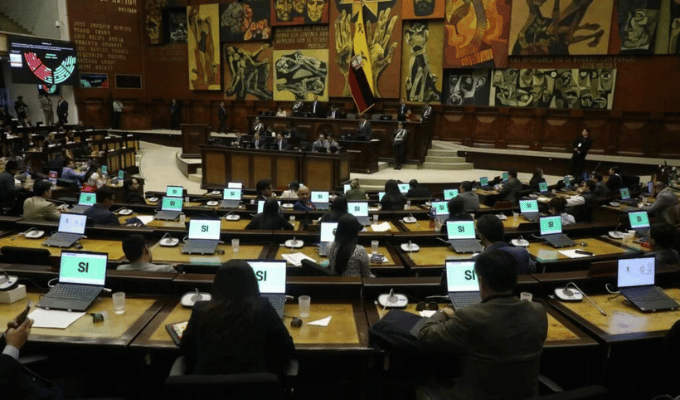 Asamblea designa a Laura Flores para completar terna del C.J.