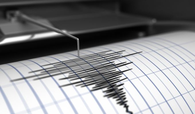 Sismo de 7.7 en el Pacífico Sur genera alerta de tsunami