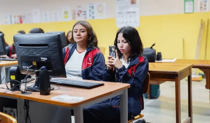 Adiós al celular en clases: nueva regla del Ministerio de Educación