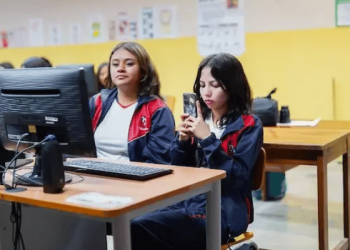 Adiós al celular en clases: nueva regla del Ministerio de Educación
