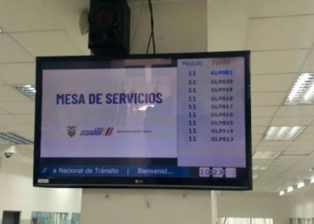 Caos en la ANT Quito: filas eternas y sistema caído desatan quejas