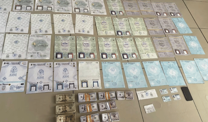 Quito: capturan a hombre con $60.000 en billetes falsos