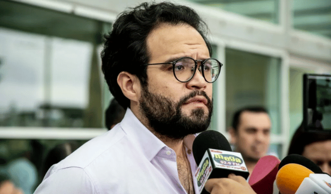 Édgar Lama destapa mafias que manejan la salud pública en Ecuador