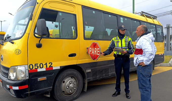 Arranca revisión técnica a buses escolares en Ambato