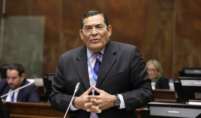 Denuncia contra Jorge Chamba por nepotismo sacude la Asamblea Nacional