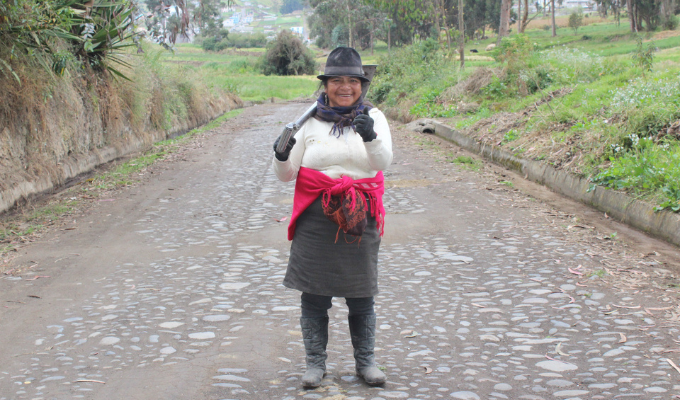 Quisapincha: mujeres toman la batuta del mantenimiento vial