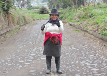 Quisapincha: mujeres toman la batuta del mantenimiento vial