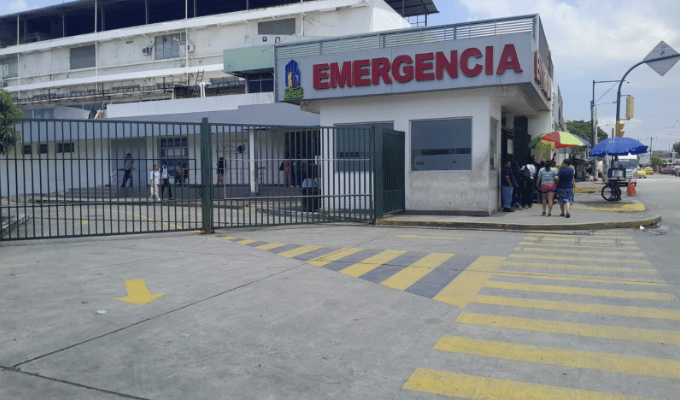 Una fiesta en plena guardia sacude al hospital del IESS en Guayaquil.