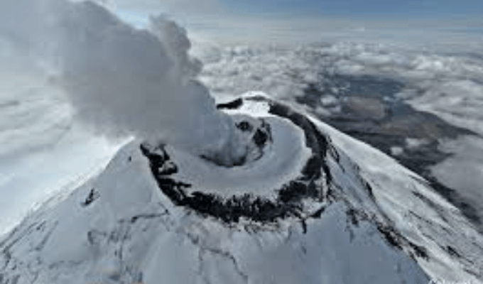 Volcán Cotopaxi bajo vigilancia tras sismo interno detectado