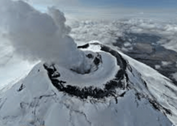 Volcán Cotopaxi bajo vigilancia tras sismo interno detectado
