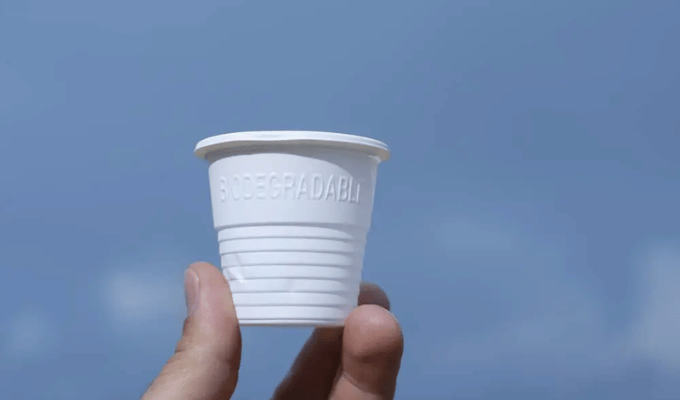 Finlandia el primer plástico biodegradable hecho con emisiones de CO2