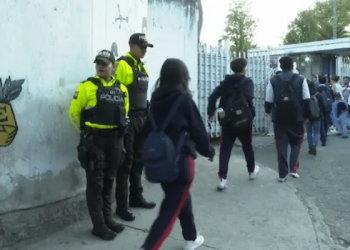 Policía tendrá luz verde para ingresar a colegios en casos graves