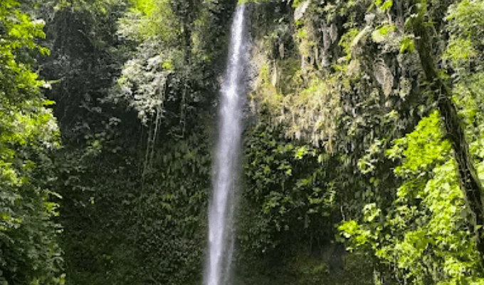 “Hola Vida” un rincón amazónico que mezcla cascadas, cultura, aventura