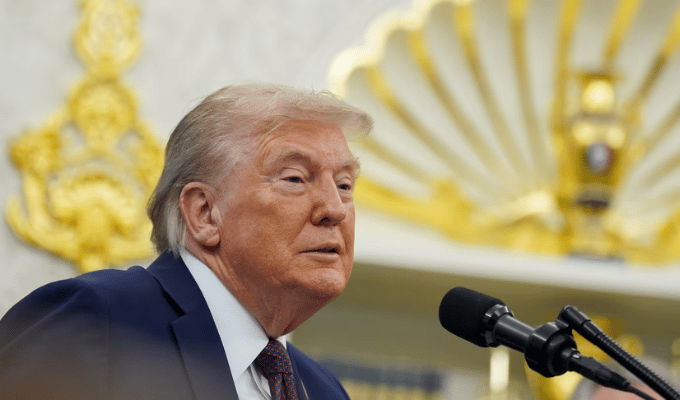 Trump asegura que EE.UU. destruyó barco con drogas de Venezuela