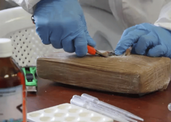 ¡Al estilo Alerta Aeropuerto! Mujer cayó con 69 kilos de cocaína