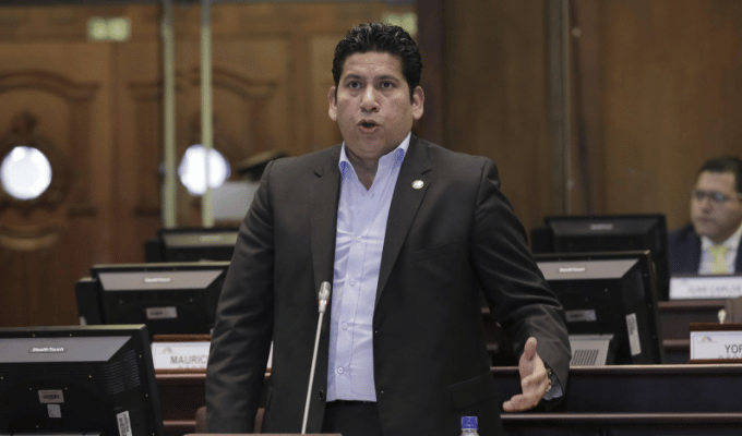 Richard Gómez habría vaciado cuenta del sindicato de CNEL