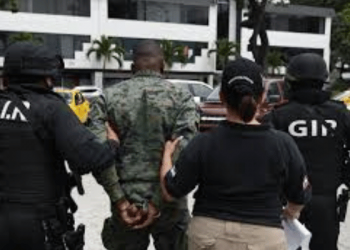 Ejército confirma captura de 16 militares y 5 civiles en megaoperativo