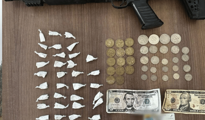 Allanan dos casas usadas por el GAO “Los Lobos” en Los Ríos