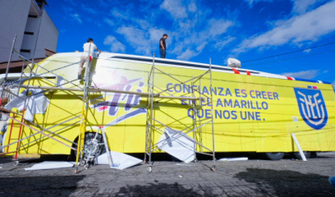 ¡La Tri ya está en Guayaquil y estrena bus!