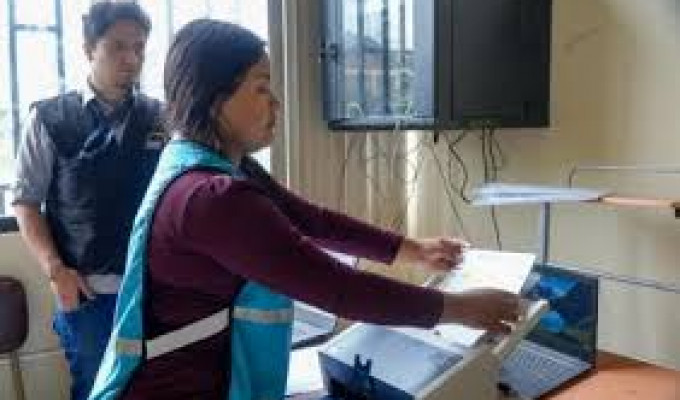 Así puedes cobrar la compensación por ser miembro de mesa en Ecuador