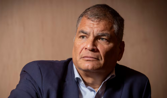 Correa estalló contra Lasso por avalar bombardeos de EE.UU.