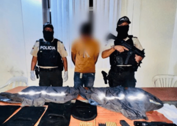 Operativo en la E25 dejó aprehendido con munición y prendas policiales