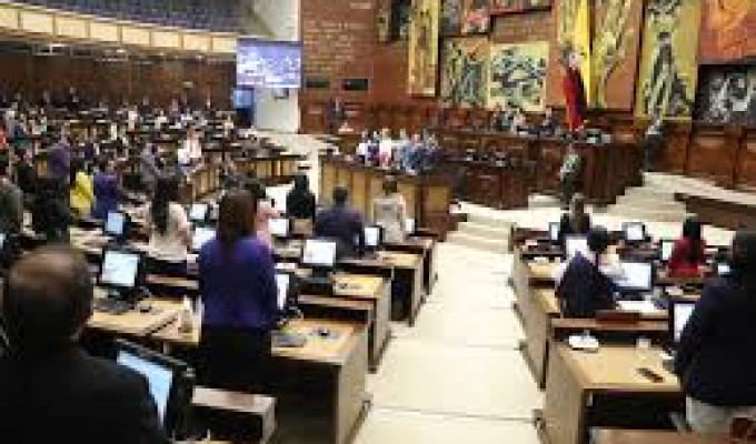 Asamblea llamó a ministras por Quimsacocha