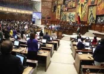 Asamblea llamó a ministras por Quimsacocha