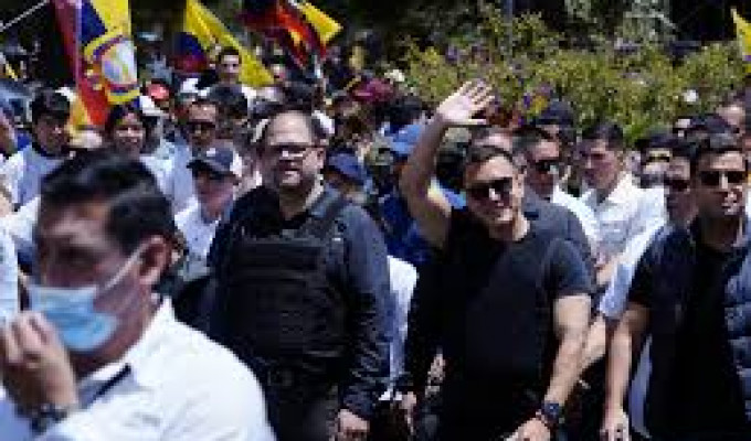 Noboa busca cambiar reglas de la Corte Constitucional vía consulta