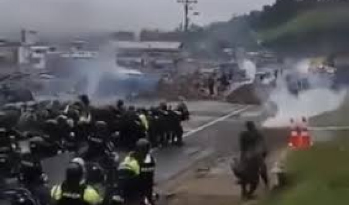 Tulcán en tensión: choques entre manifestantes y Policía continúan
