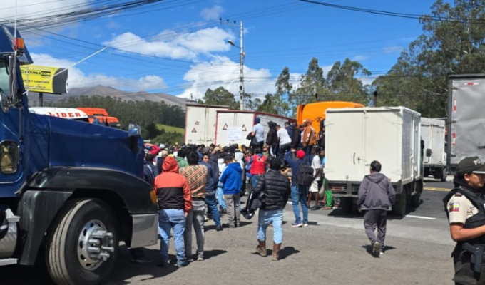 Cierres viales sacudieron al país por el alza del diésel