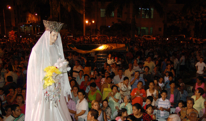 Portoviejo se enciende por La Merced: feria, procesión y serenata