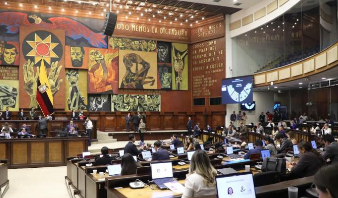 Con 88 votos, Asamblea pide a Noboa continuar diálogos por el diésel