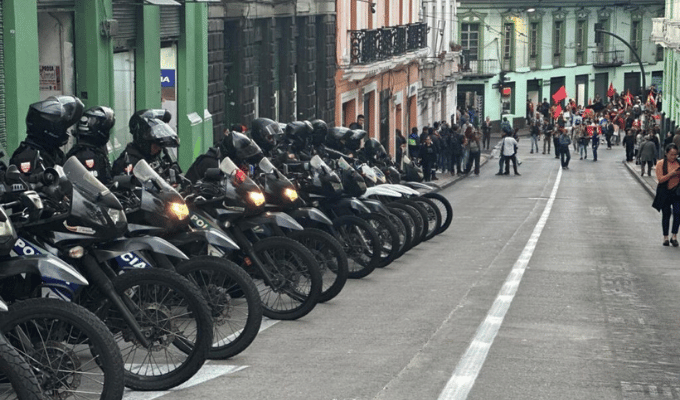 Operativo policial mantiene vías abiertas en medio de protestas