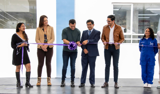 Noboa inaugura edificio de la ESPOCH