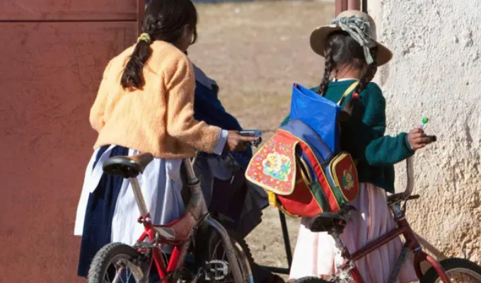 Bolivia prohíbe matrimonio con menores de 18 años