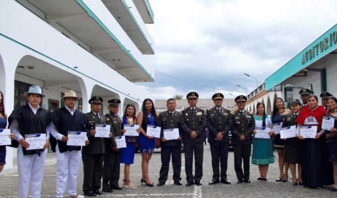 Reconocen a policías de pueblos y nacionalidades en Latacunga
