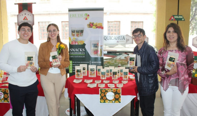 Wambras Emprendiendo abrió su feria por el Día de las Flores Amarillas