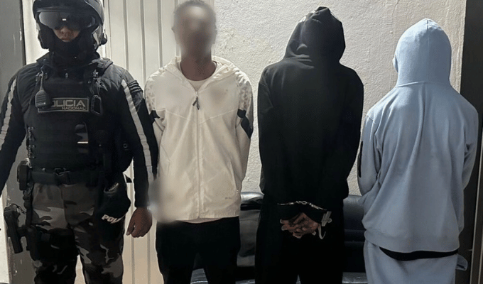 Persecución policial terminó con tres detenidos