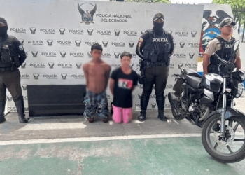 Moto, pistolas y cartuchos: operativo terminó con dos aprehendidos