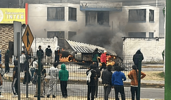 Ataque al cuartel en Otavalo deja policías heridos
